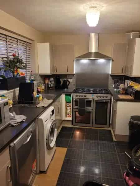 3 Bed House Large Drive Near Transport Links