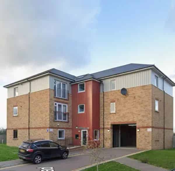 1 Bed Flat Near Shops Schools Bus Stops New Build Estate