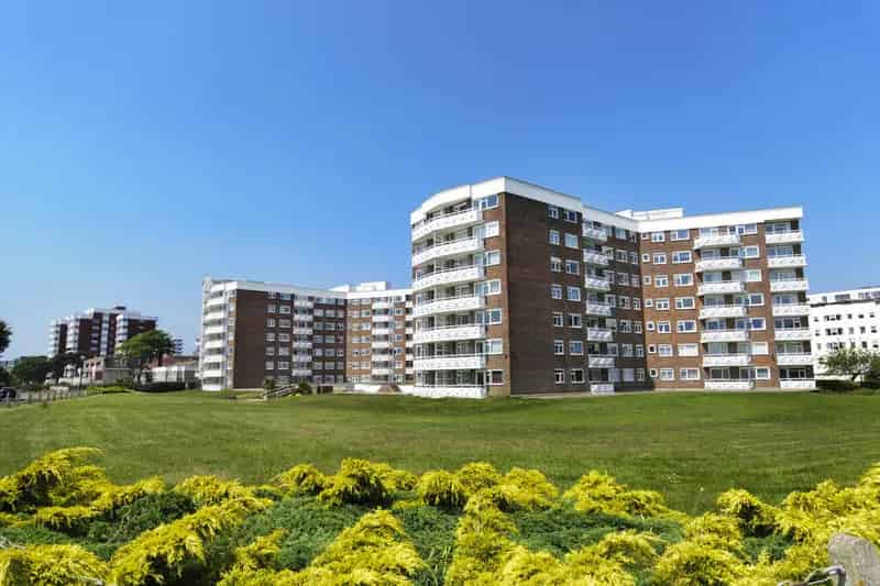 2 Bedroom Apartment with Sea Views Near Lansdowne