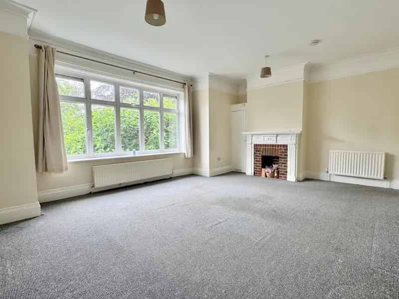 2 Bedroom Flat for Sale Folkestone Kent CT20