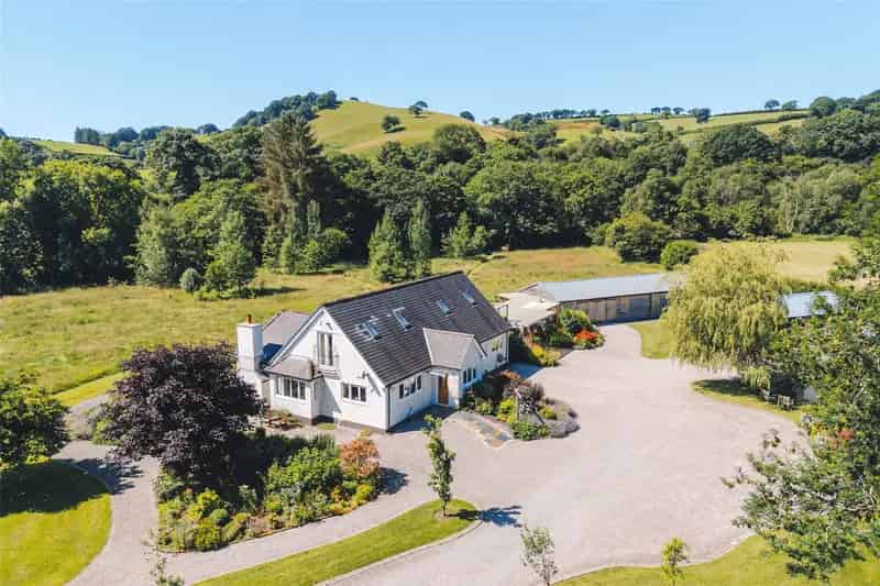 4 Bedroom Detached House with Outbuildings and 7.2 Acres