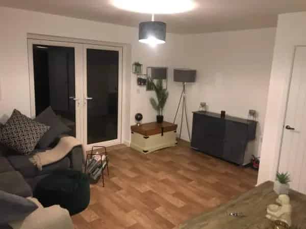 Lovely Home Near Schools and Shops