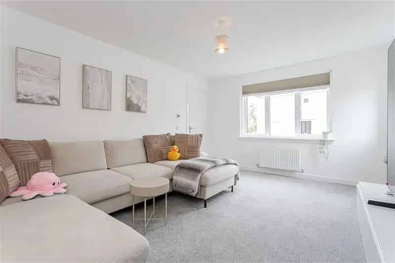 4 Bedroom Detached House with 4 Reception Rooms