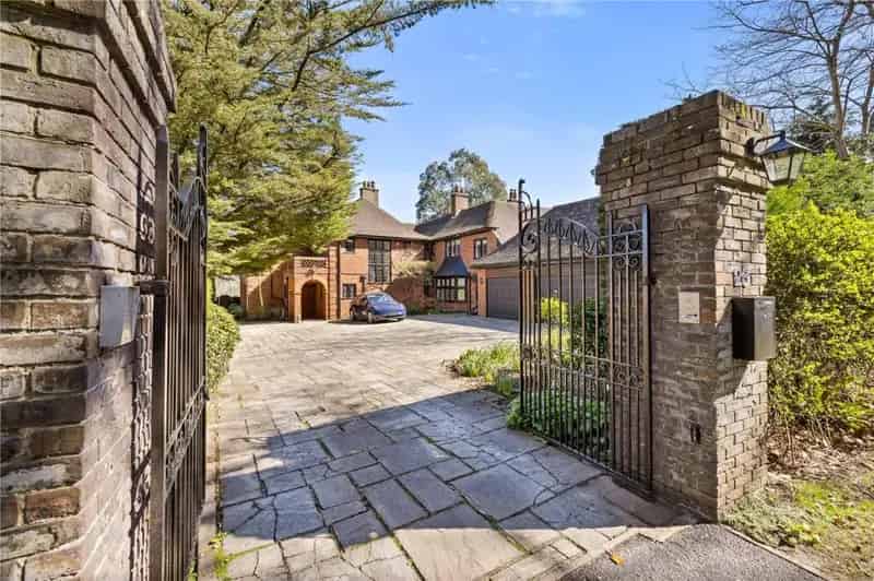 7 Bedroom Detached House for Sale