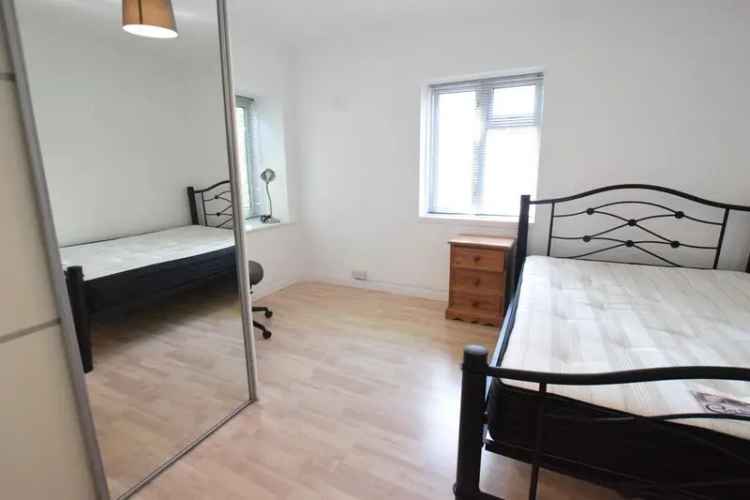 2 Bedroom Furnished Apartment Near Lansdowne Boscombe Gardens
