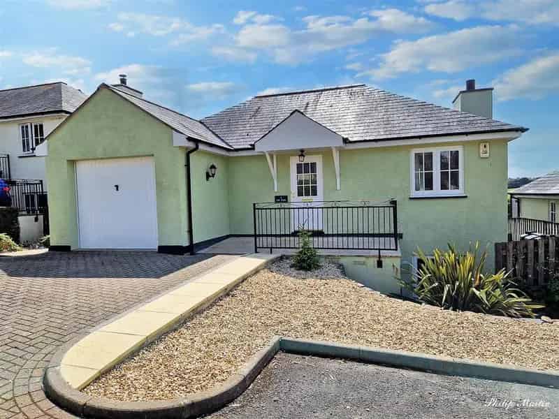 3 Bedroom Detached House to Rent