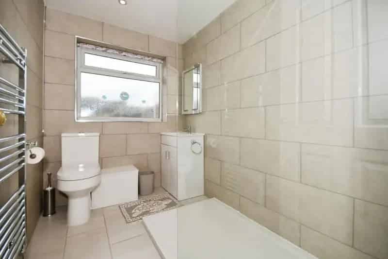 2 Bed Detached Bungalow For Sale - No Upward Chain