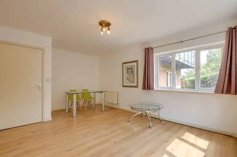 2 Bedroom Apartment House to Rent in Reading