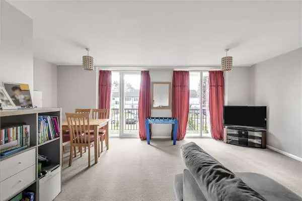 Two Bedroom Flat in River Reach Teddington