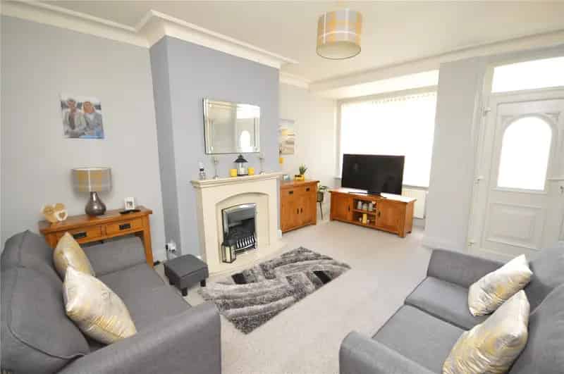 Two Bedroom Back to Back Terrace House Near M62 and M1