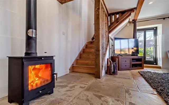 Hargate Farm Barn: Versatile Barn Conversion with Annexe