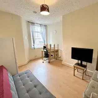 3 Bed Student House Manchester Near Platt Fields Park