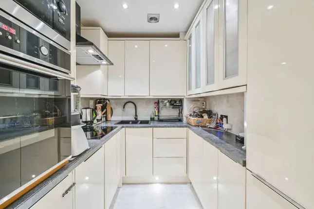 Flat for sale in Park Lane, Mayfair, London W1K