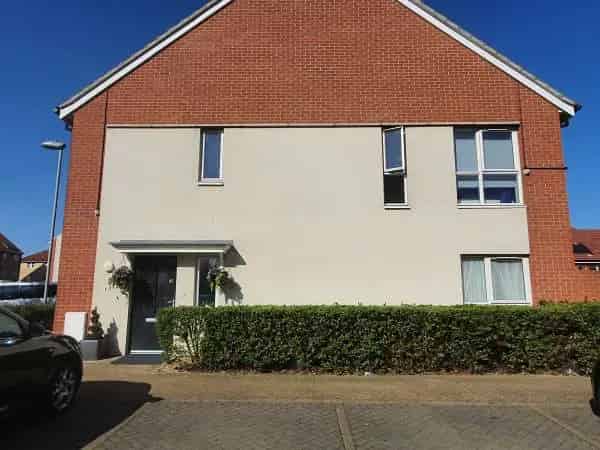 2 Bed End Terrace House with Garden and Parking