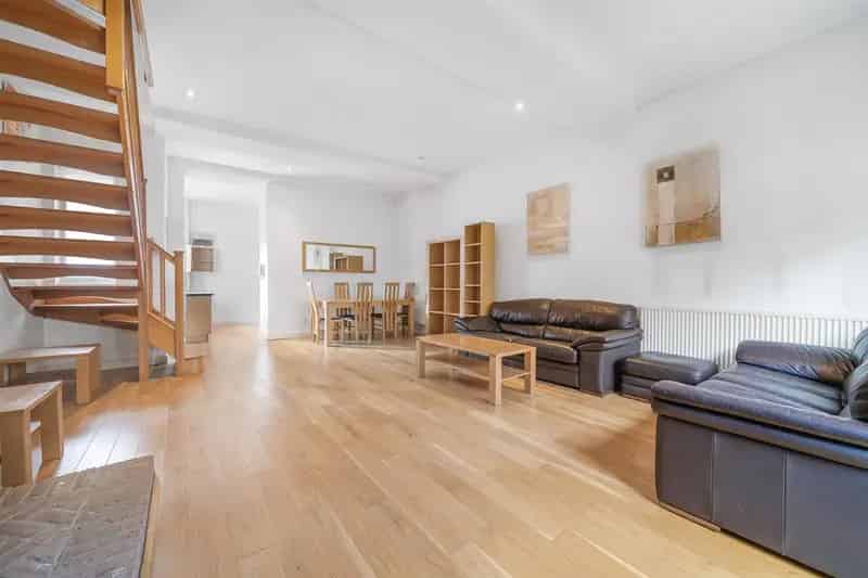 2 Bedroom End of Terrace House to Rent Brixton