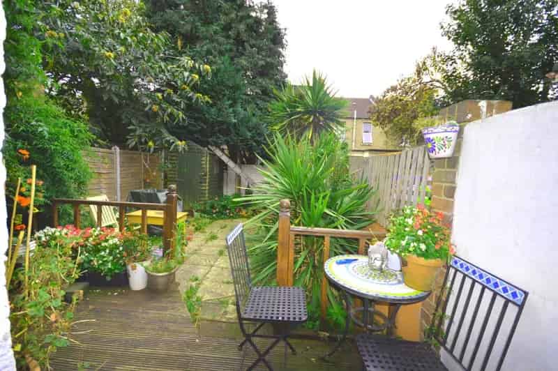 3 Bedroom Terraced House to Rent Wigston Road
