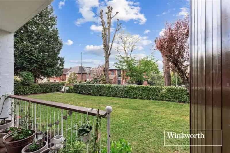 2 bed flat for sale