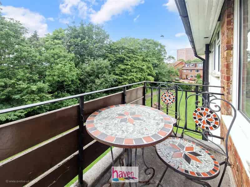 2 Bedroom Apartment near East Finchley Station