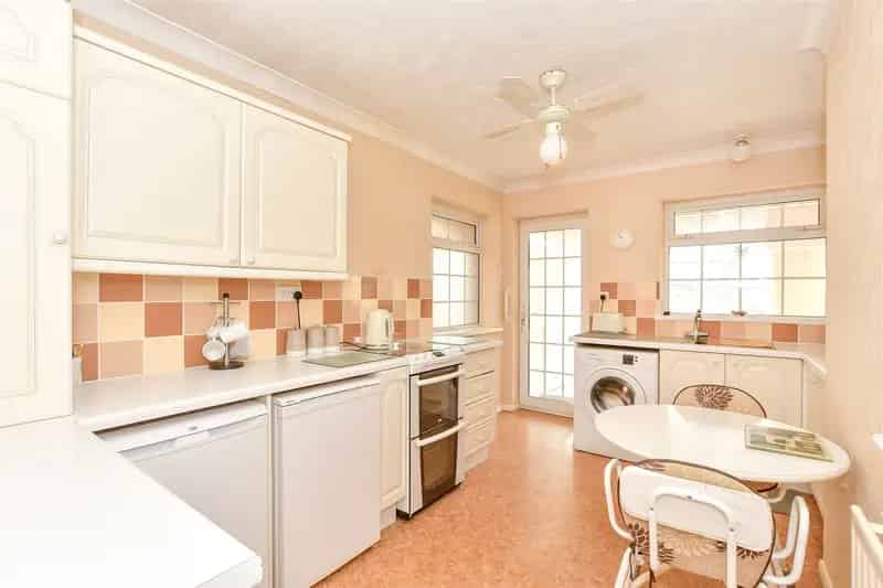 3 Bedroom Semi-Detached Bungalow for Sale - Bedhampton