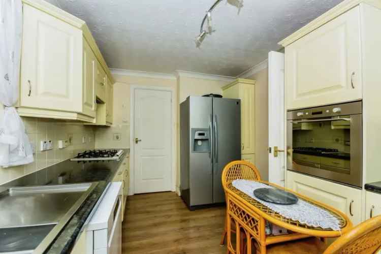 4 Bed Detached House With Garage And Parking