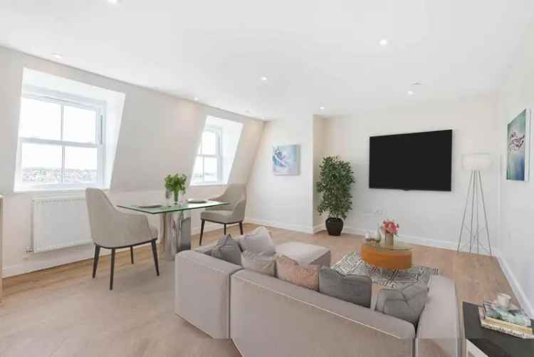 Flat For Sale in London, England