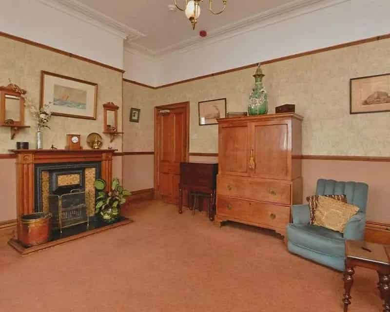 9 Bedroom Semi-Detached House For Sale