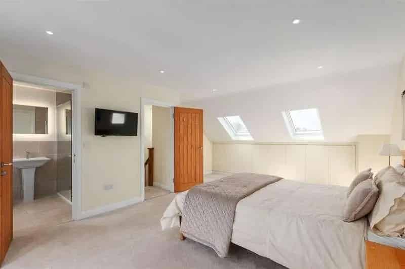 4 bed house for sale