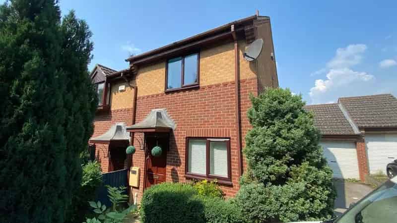 2 Bedroom Semi Detached House To Rent