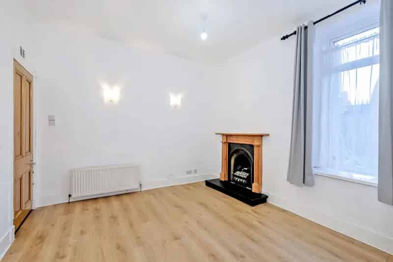 Spacious 1-Bedroom Flat in Aberdeen City Centre