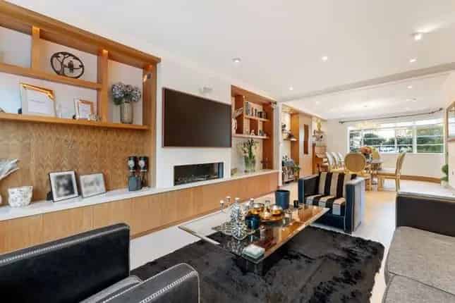5 Bedroom Semi-Detached House Hampstead Garden Suburb