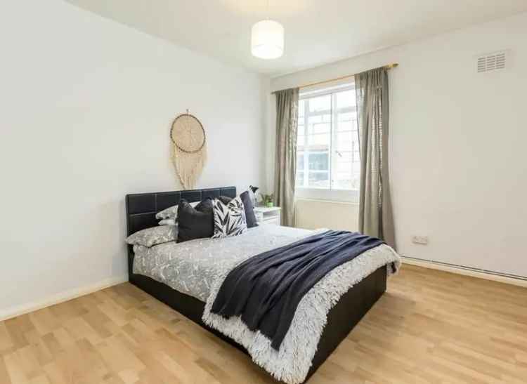 One Bedroom Flat near Oval Station Camberwell