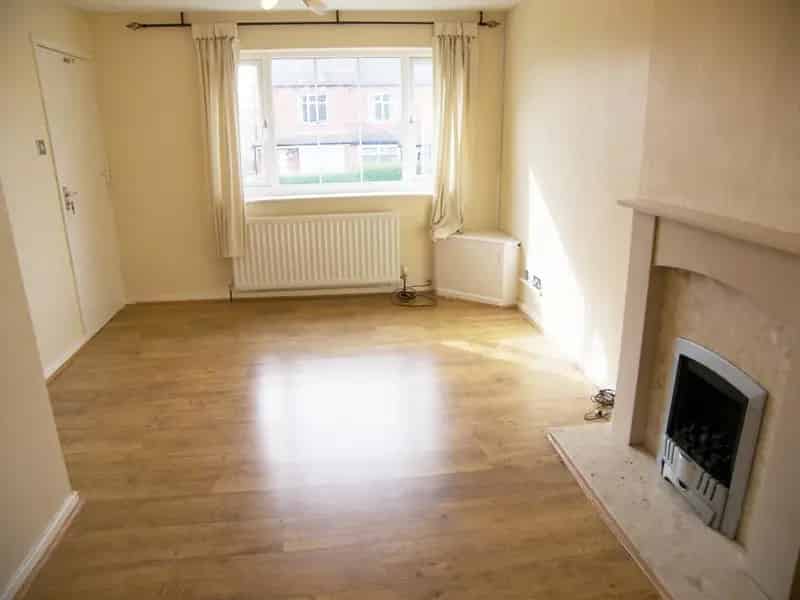 Two Bedroom Flat Wortley Gas Central Heating PVCu Double Glazing