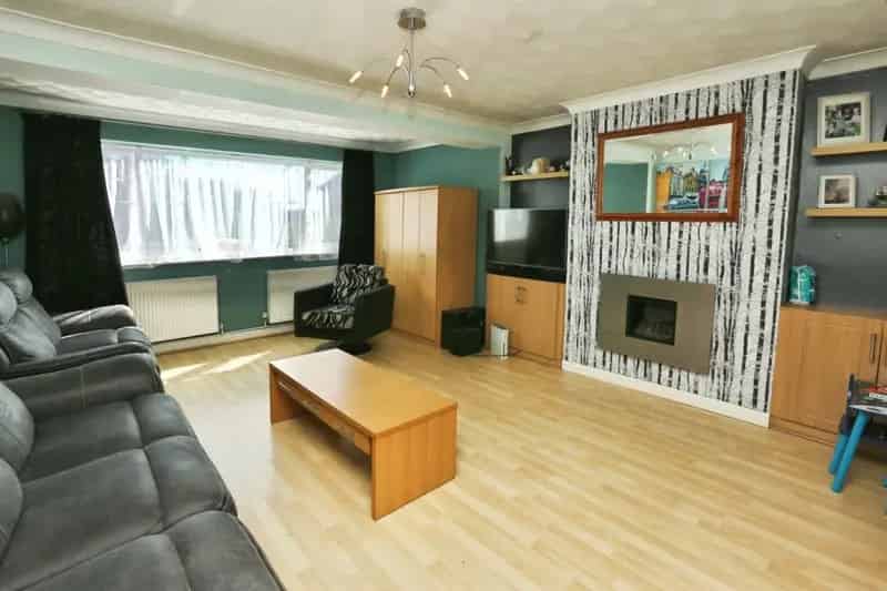 5 Bedroom Detached House Chandlers Ford Family Home