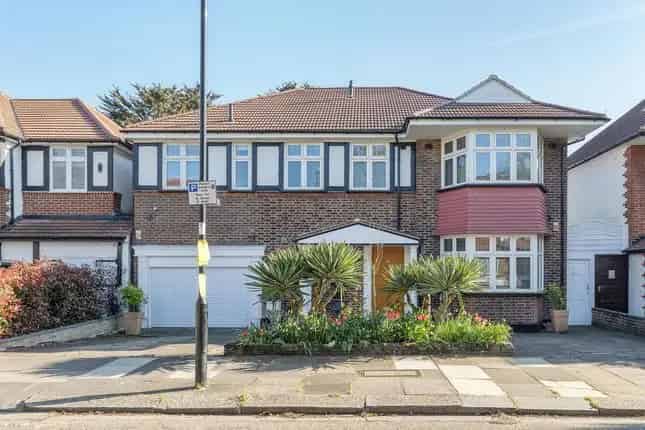 6-Bedroom Detached House for Sale in London W5
