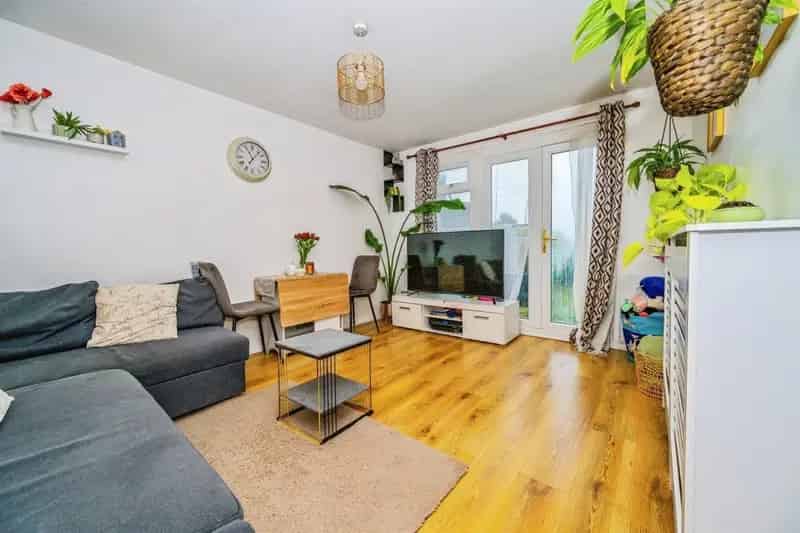 2 Bedroom End Terrace House For Sale