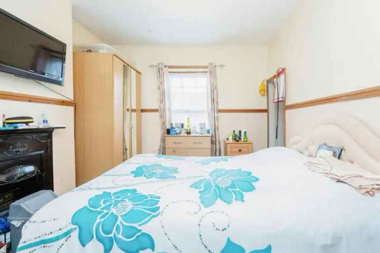 2 Bedroom Semi-Detached House for Sale in Bedford