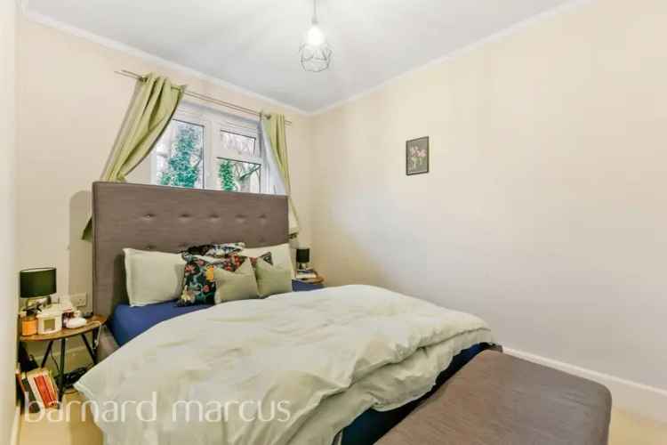 3 Bedroom Maisonette near Wimbledon Common - Ideal First Time Buyer or Investment