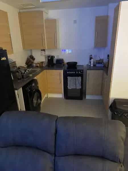 One Bedroom Apartment with Juliet Balcony and Lift Access