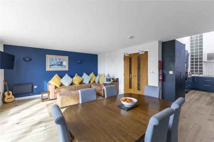 3 Bedroom Harbourside Penthouse for Sale