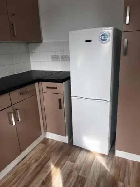 2 Double Bedroom New Build Apartment Fresh Flooring Quiet Area