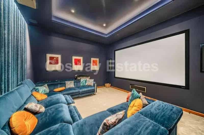 8 Bed House for Sale in Prime Mill Hill