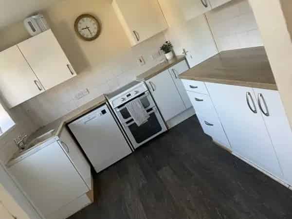 3 Bedroom House with Large Kitchen and Utility Room