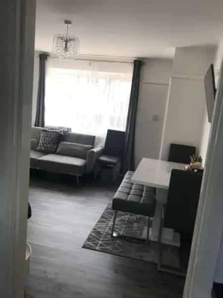 2 Double Bedroom Semi Detached House North Watford