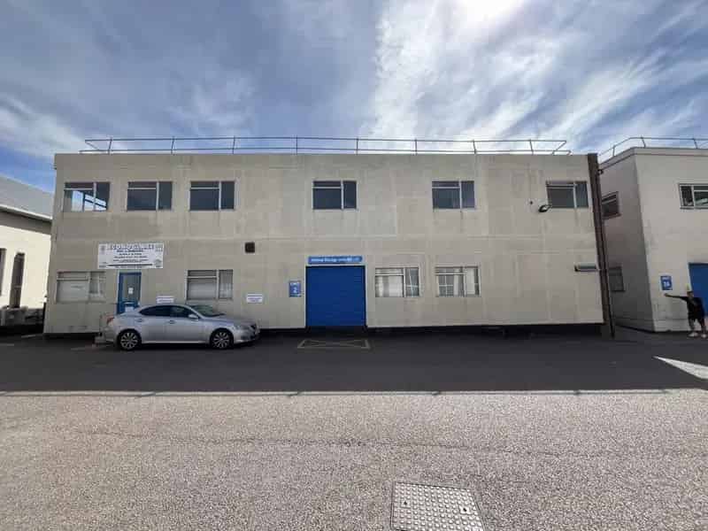 First Floor Office Unit in Hawker Business Park