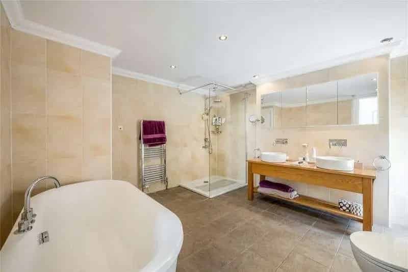 6 Bed House for Sale in East Sussex