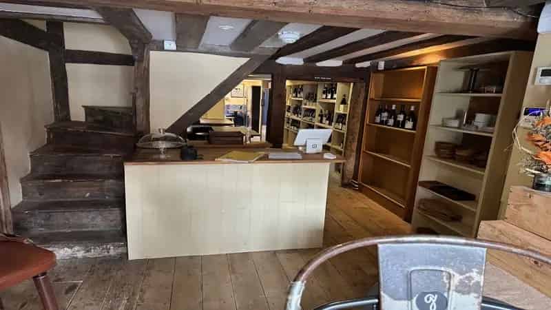 Amersham Shop to Let - 711 sq ft Grade II Listed Property