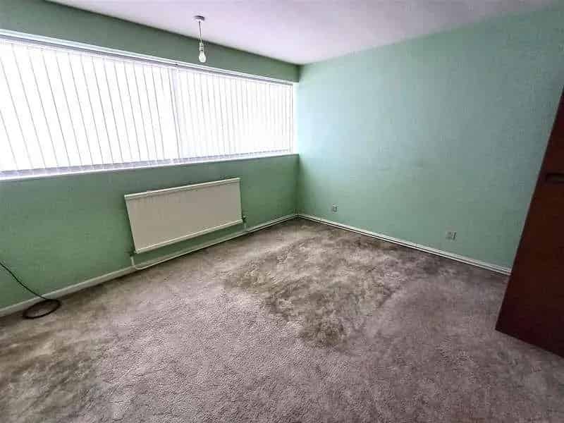 3 Bed End Townhouse For Sale No Upward Chain