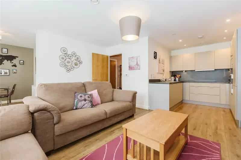 2 Bedroom Apartment Bristol City Centre Parking Available September