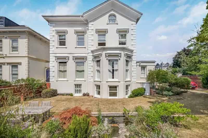 2 Bedroom Apartment for Sale in Cheltenham