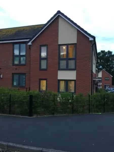 10 Year Old House Near Shops and Schools